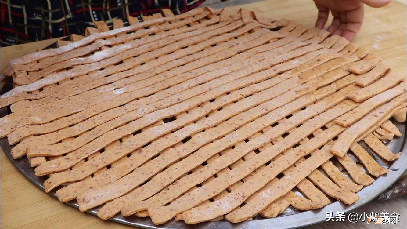 辣条怎么做家庭做法?别再买辣条了,教你自制辣条
