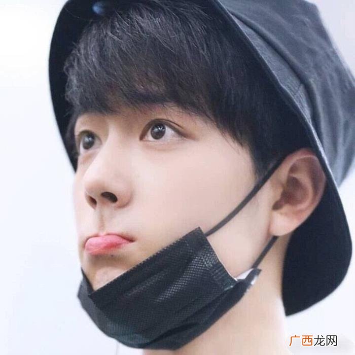 肖战小玫瑰，肖战与小玫瑰系列表情包上线各种小表情超可爱