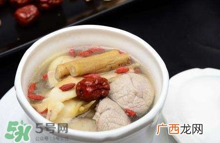 头发干燥吃什么可以改善_头发干燥吃什么水果好