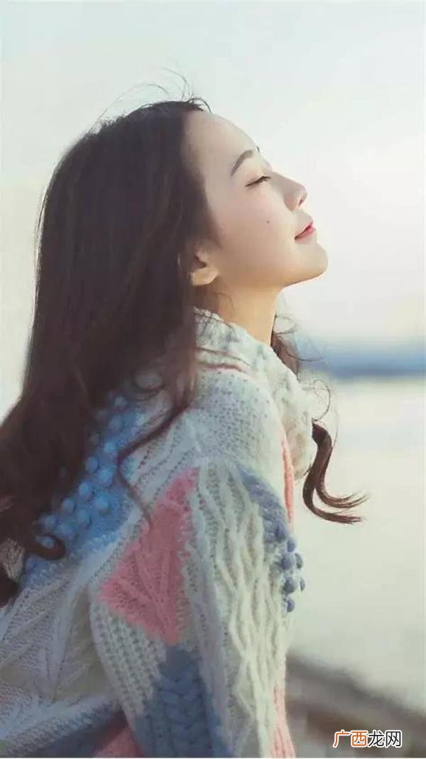 白羊座女生对你有好感的表现，十二星座女生暗恋你的表现
