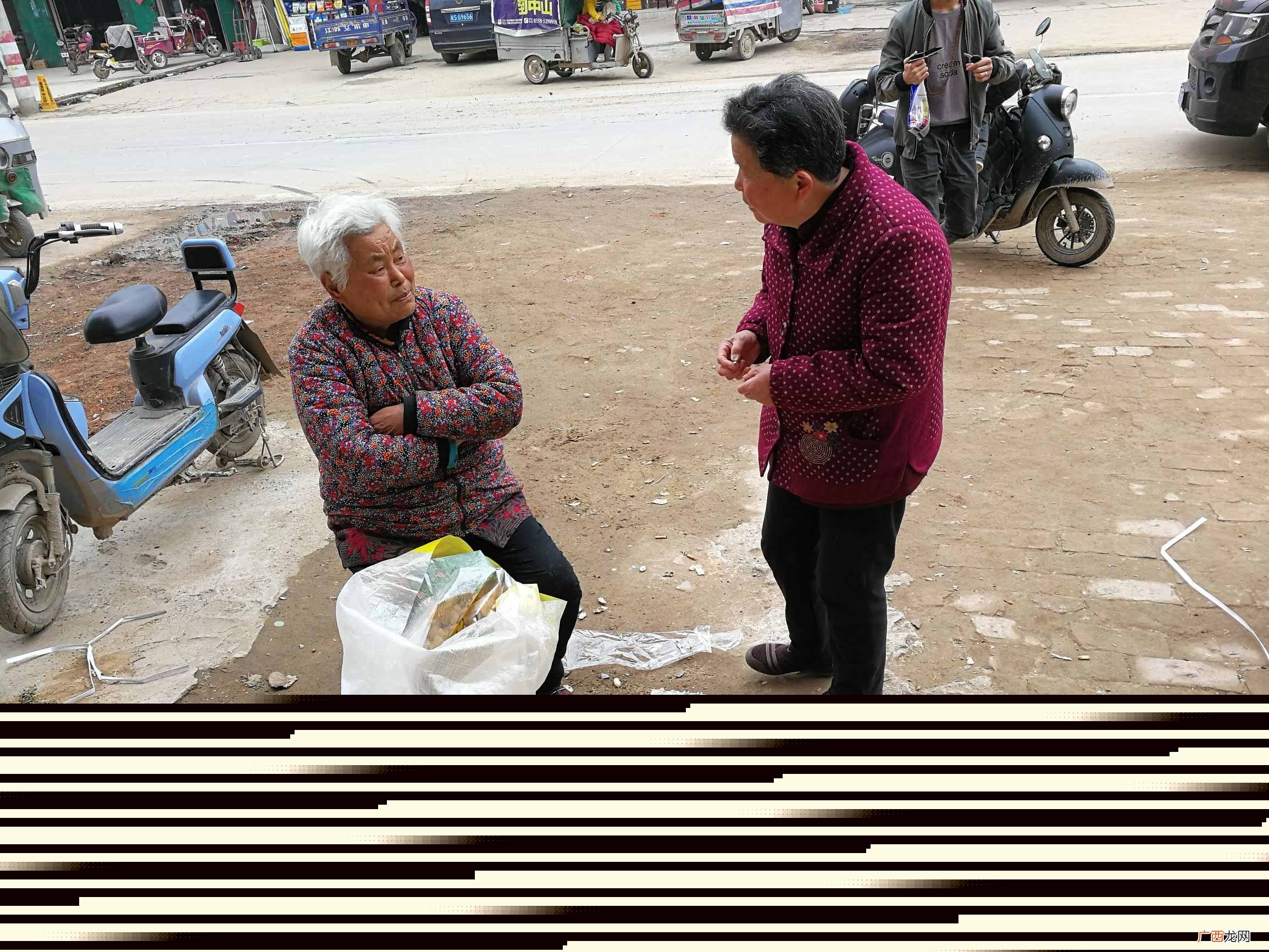 赚钱图？8张农村老人挣钱图片，有你熟悉的身影吗？