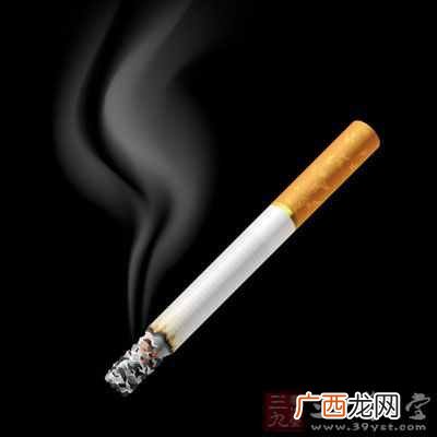 指甲上有白点？指甲上出现白点暗示健康亮“红灯”