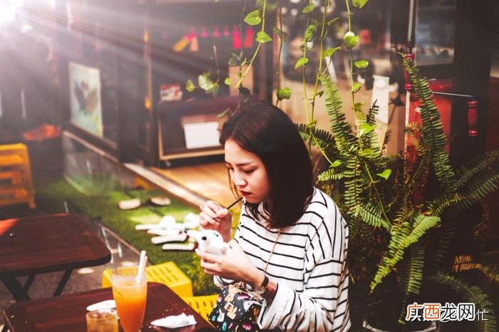 一方拖着不离婚怎么办 女方拖着不离婚的策略