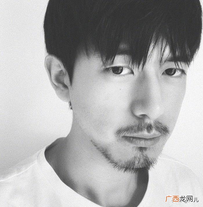 肖战的胡子，李现、鹿晗、肖战等明星留胡子照片曝光