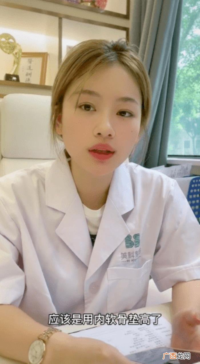 整过的鼻子，整容医生直言孙一宁动过鼻子整容痕迹明显