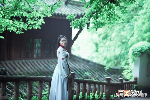 摆高姿态的心理，心理专家为你揭秘女人爱上男人时的心理特点