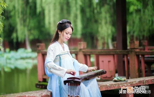 摆高姿态的心理，心理专家为你揭秘女人爱上男人时的心理特点