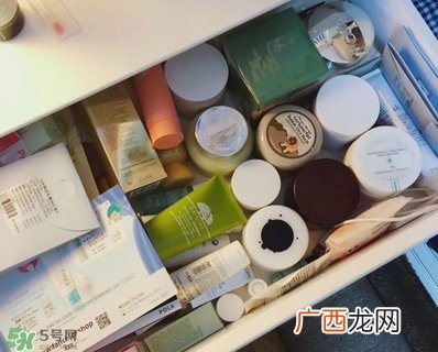 皮肤缺水有哪些症状 补水的护肤品推荐