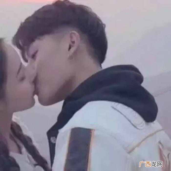 给女朋友说一些感动的话,让女朋友感动到哭的23句情话