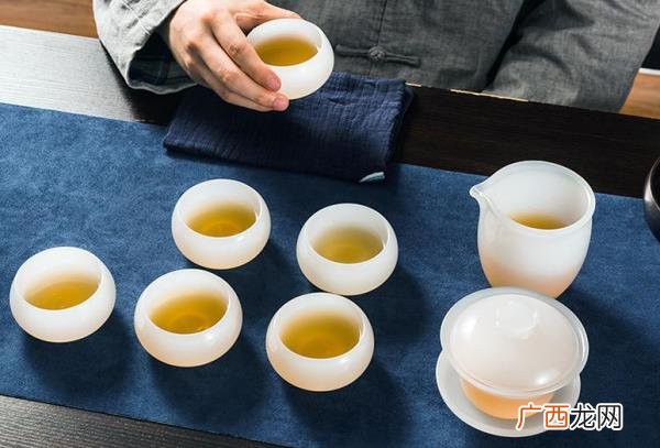 拜访老人家买什么礼物，重阳节什么礼物适合送长辈