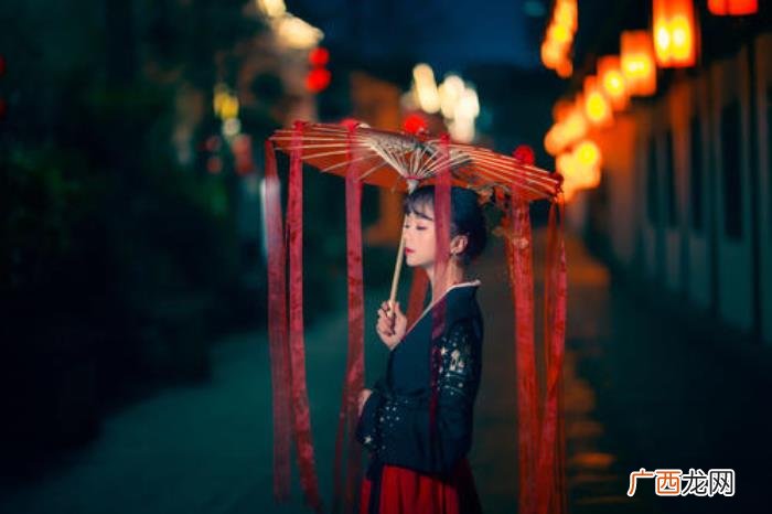 这3首写月色的古诗 形容月色很美的诗句