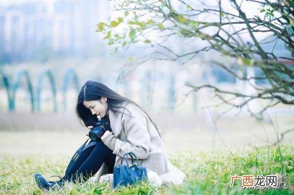 班里有个男生喜欢我怎么办，被两个男同学同时喜欢