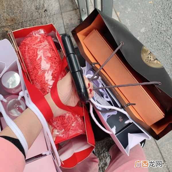 代购赚钱吗？为什么那么多人做代购，利润到底有多高？
