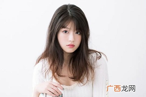 和女孩子约会牵手技巧，轻松升级你们的关系