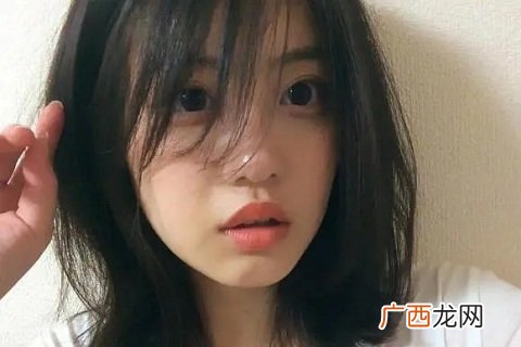 和女孩子约会牵手技巧，轻松升级你们的关系