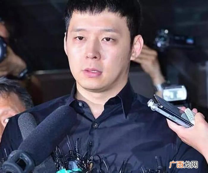 多人运动文章，邀请粉丝喝酒还提议多人运动
