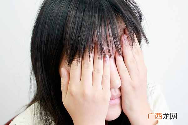 脸上的斑可以淡化吗？脸上长斑太显老？如何祛斑？