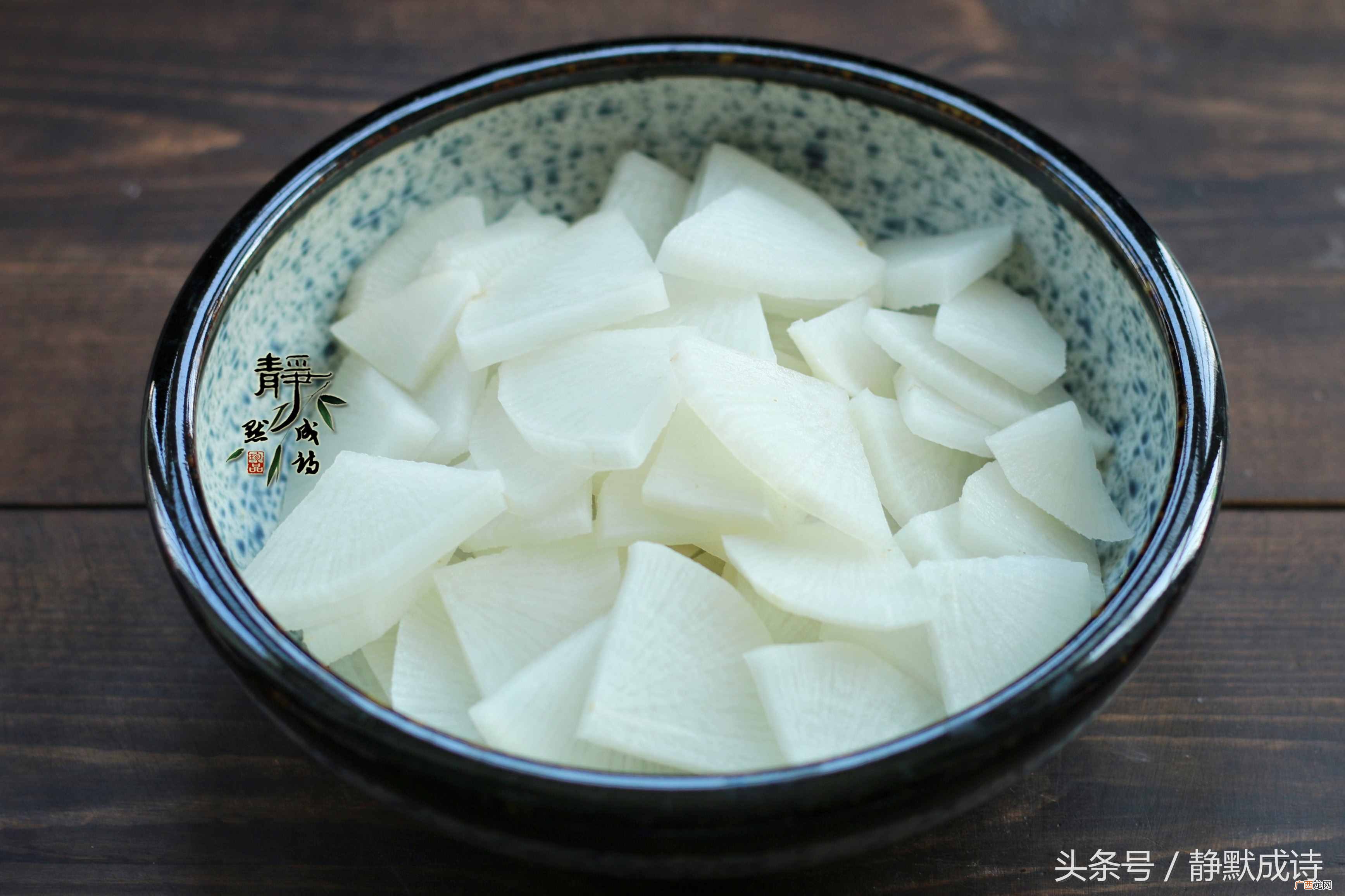 萝卜咸菜的腌制方法？白萝卜咸菜这样腌，两个小时就能吃