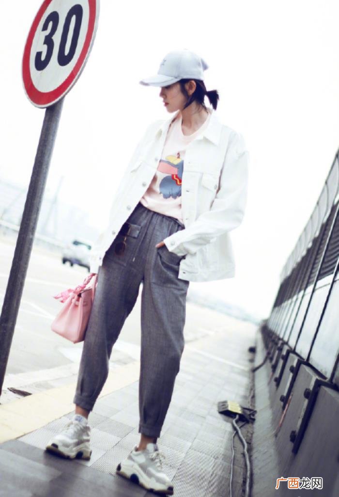 唐艺昕礼服，唐艺昕穿白色薄纱礼服像个人间仙女