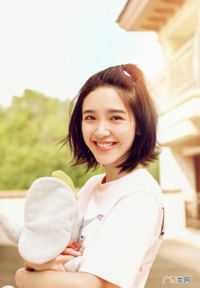 唐艺昕礼服，唐艺昕穿白色薄纱礼服像个人间仙女