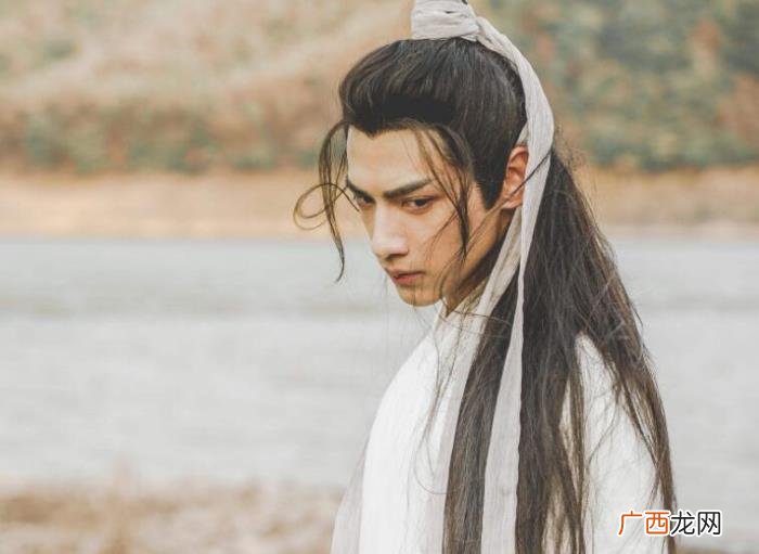 张一山靳东，却像把枷锁封印了靳东张一山的高颜值