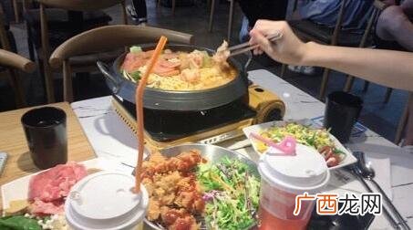 约妹子吃饭微信怎么说 微信上怎么约女生吃饭