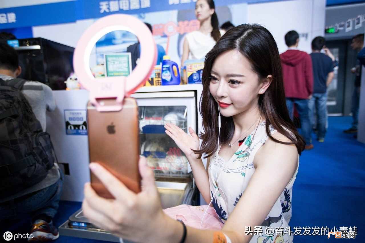 怎么当主播赚钱？如何做网络主播赚钱