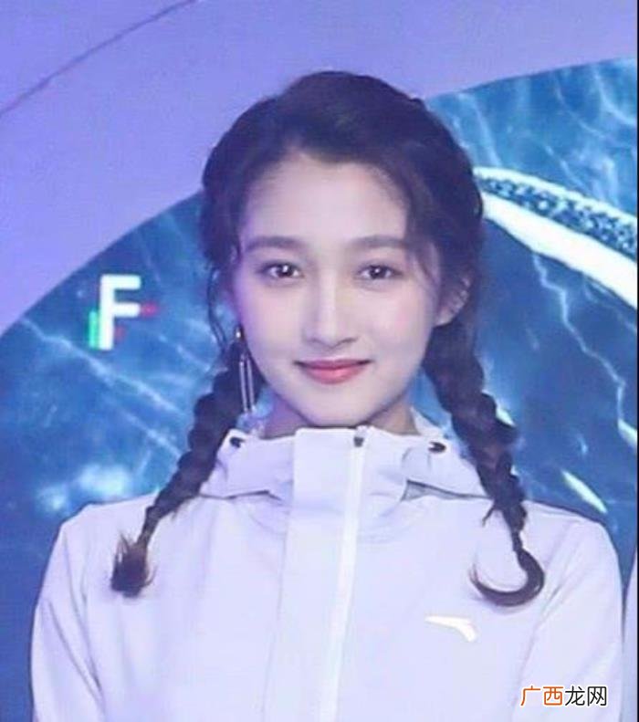 关晓彤多高,张继科脱鞋181cm问关晓彤真实身高