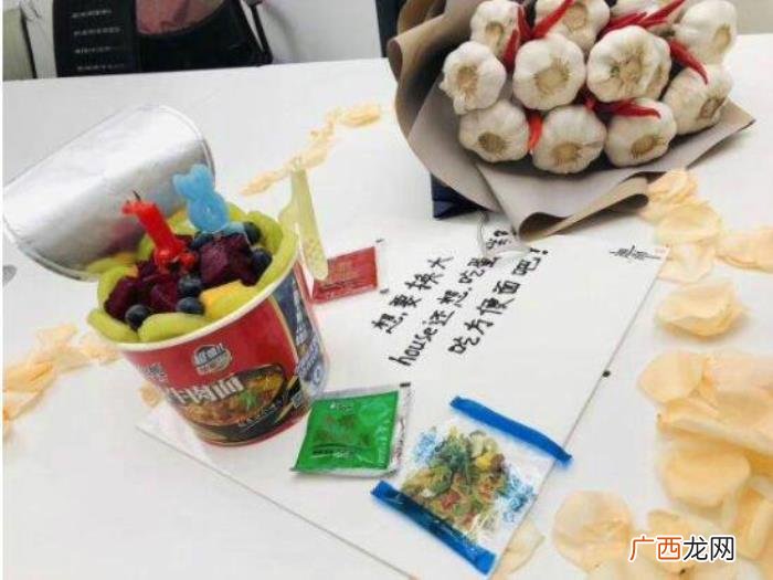 大蒜加红辣椒成分手花束蒜辣吧 有一种花束叫分手花束