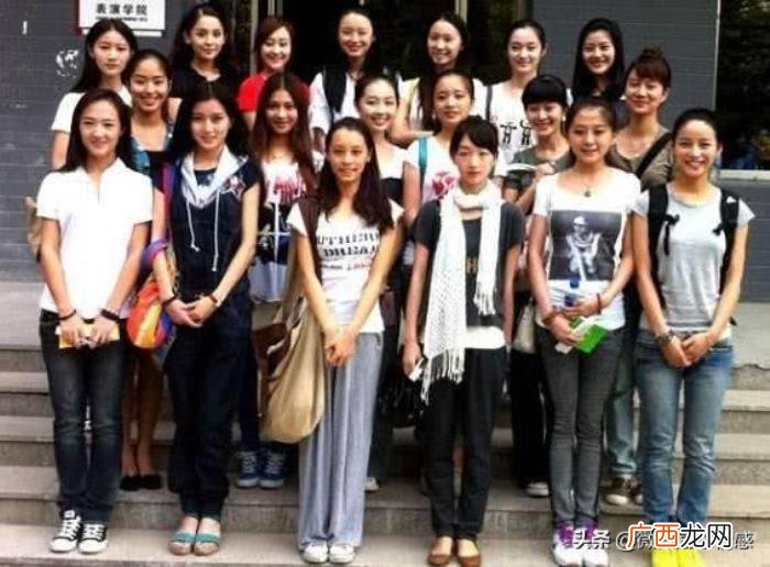 纯洁的女孩，冯小刚口中最纯洁的女孩杨采钰和她跨时代的爱情