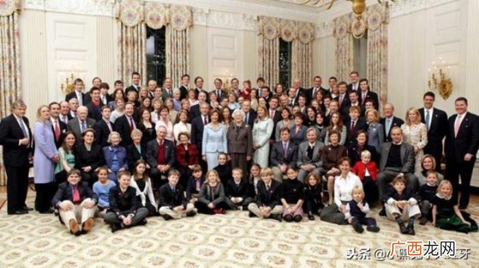 军政商家族,但你想象不到他背后的美国政商大家族有多强大