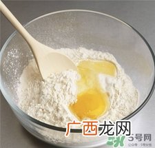 面粉面膜可以天天做吗?面粉面膜可以去黑头吗?