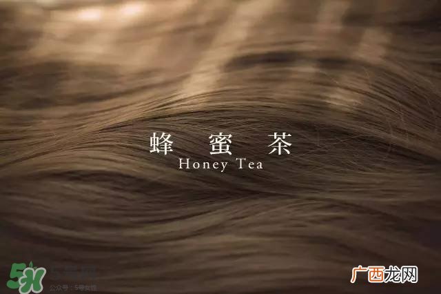 夏天头发染什么颜色好看 夏天染什么颜色的头发好看