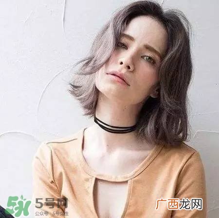 夏天头发染什么颜色好看 夏天染什么颜色的头发好看