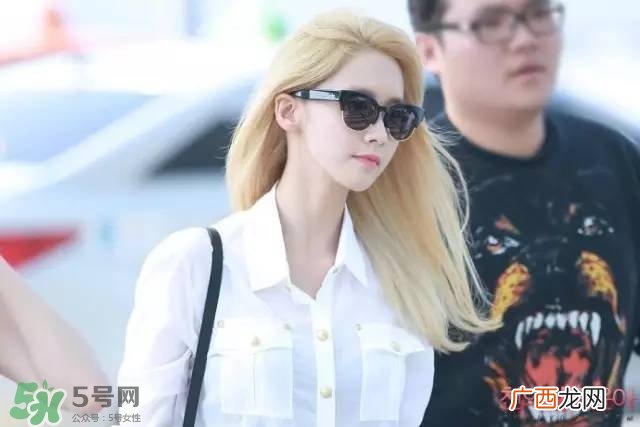 夏天头发染什么颜色好看 夏天染什么颜色的头发好看
