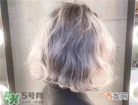 夏天头发染什么颜色好看 夏天染什么颜色的头发好看