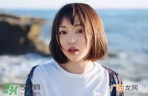 夏天头发染什么颜色好看 夏天染什么颜色的头发好看