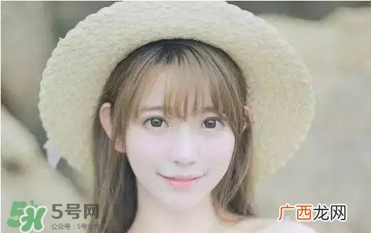 夏天头发染什么颜色好看 夏天染什么颜色的头发好看