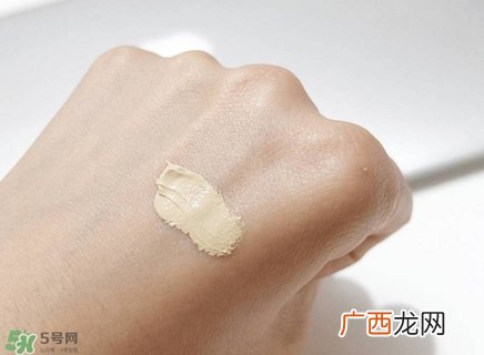 油痘皮用什么粉底液好 适合油痘皮的粉底液