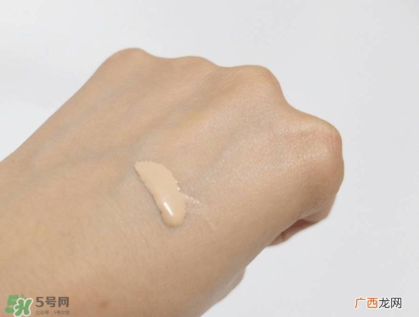 油痘皮用什么粉底液好 适合油痘皮的粉底液