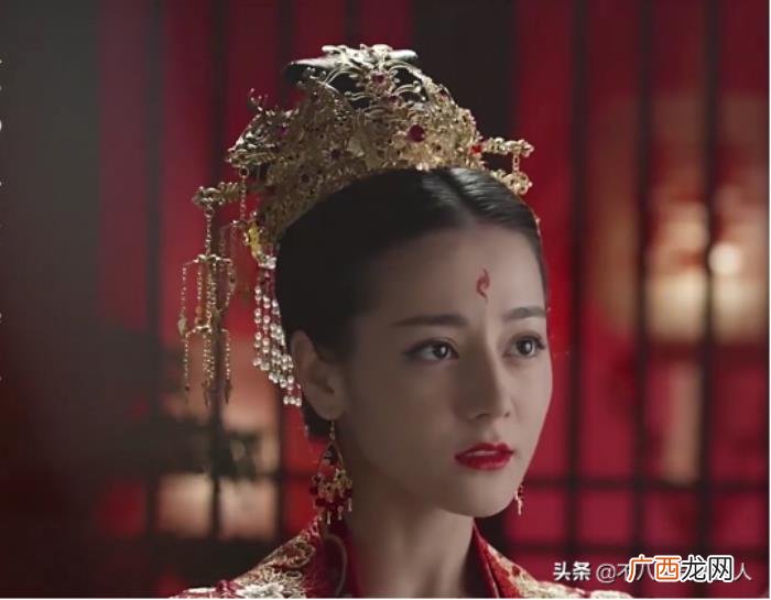 迪丽热巴出道几周年了，迪丽热巴颜值回春