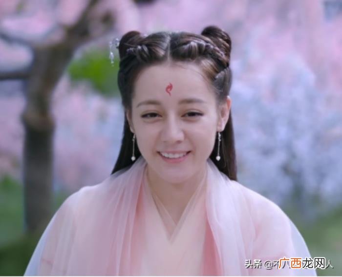 迪丽热巴出道几周年了，迪丽热巴颜值回春