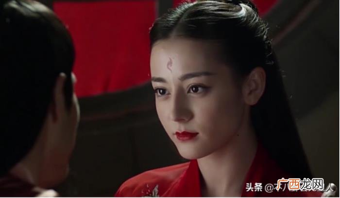 迪丽热巴出道几周年了，迪丽热巴颜值回春