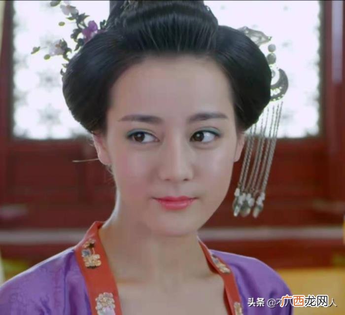 迪丽热巴出道几周年了，迪丽热巴颜值回春