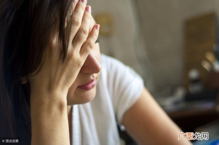 分手后不值得女人再去挽回 男朋友自卑压力大分手