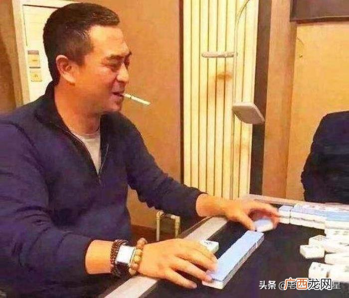 张嘉译妻子，张嘉译与妻子王海燕有过纠结和战争