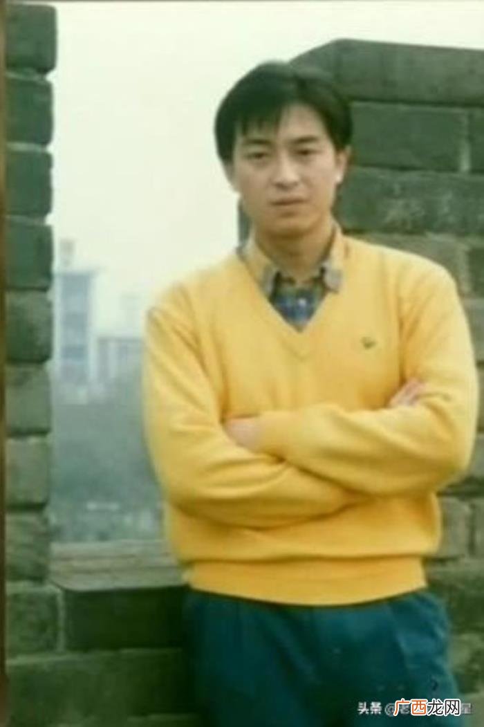 张嘉译妻子，张嘉译与妻子王海燕有过纠结和战争