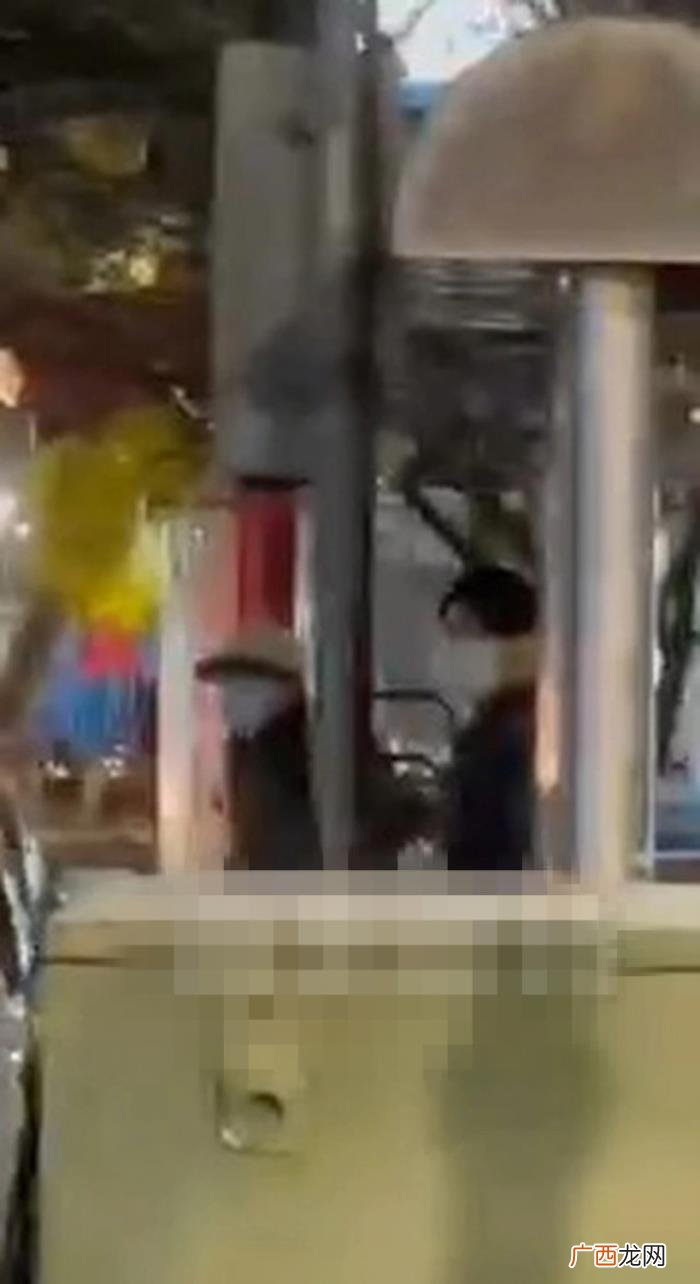 刘诗诗台北，吴奇隆牵着刘诗诗台北街头甜蜜约会