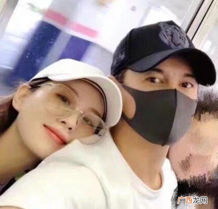 刘诗诗台北，吴奇隆牵着刘诗诗台北街头甜蜜约会