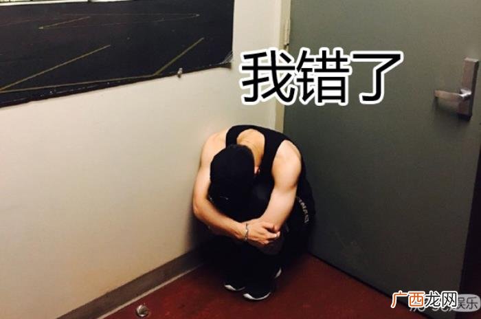 王嘉尔推特，王嘉尔喝香槟火爆推特没什么好奇怪的